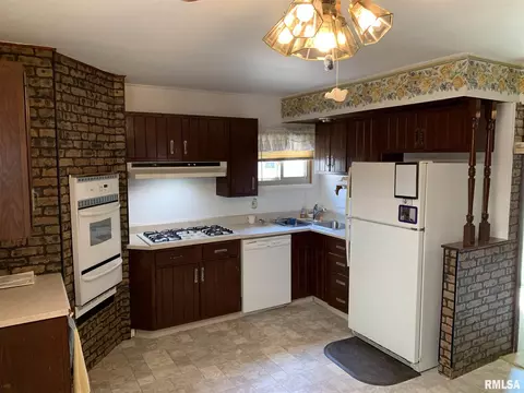2006 13th St, Moline, IL 61265 photo 10