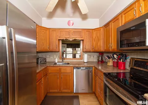 3226 11th Ave, Moline, IL 61265 photo 8