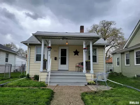 1923 24th St, Moline, IL 61265 photo 1