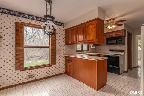 2809 2nd St, Moline, IL 61265 photo 5