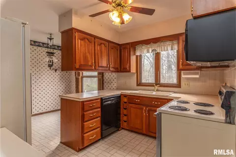 2809 2nd St, Moline, IL 61265 photo 4