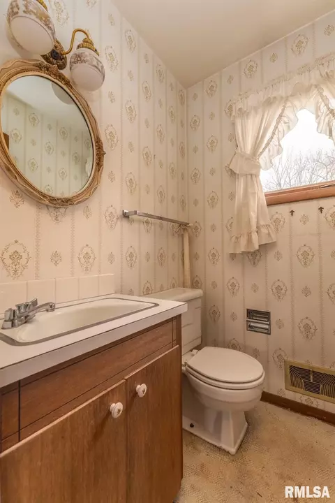 2809 2nd St, Moline, IL 61265 photo 10