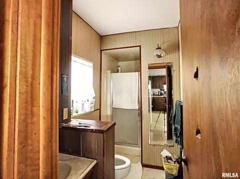 1128 11th St, Moline, IL 61265 photo 7