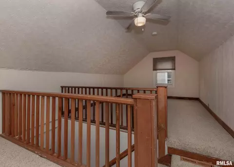 405 45th St, Moline, IL 61265 photo 16