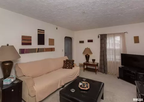 405 45th St, Moline, IL 61265 photo 3