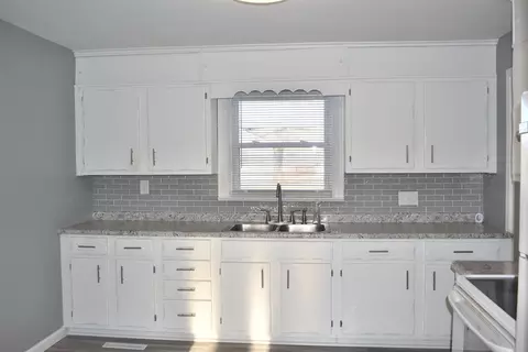 2328 47th St, Moline, IL 61265 photo 5