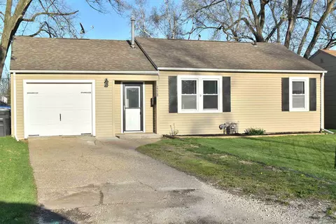 2328 47th St, Moline, IL 61265 photo 1