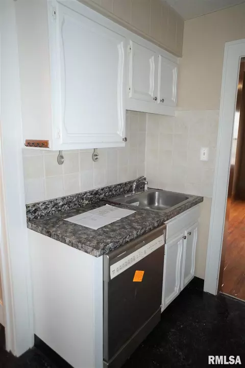 2215 7th St, Moline, IL 61265 photo 9