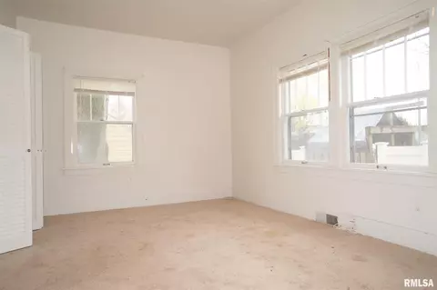 2215 7th St, Moline, IL 61265 photo 16