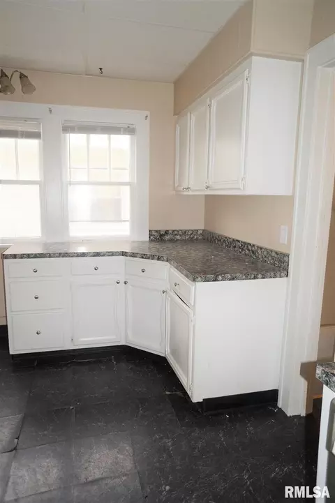 2215 7th St, Moline, IL 61265 photo 7