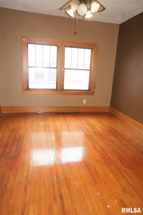 2215 7th St, Moline, IL 61265 photo 5