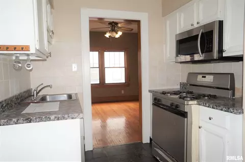 2215 7th St, Moline, IL 61265 photo 8