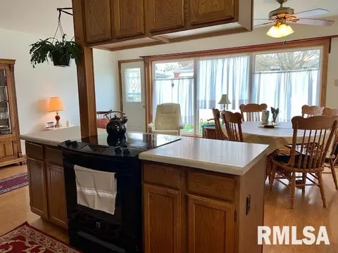 1715 N 4th St, Clinton, IA 52732 photo 6