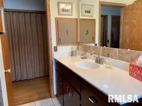 1715 N 4th St, Clinton, IA 52732 photo 16