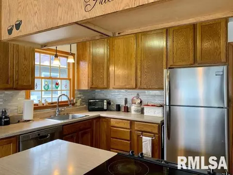 1715 N 4th St, Clinton, IA 52732 photo 4
