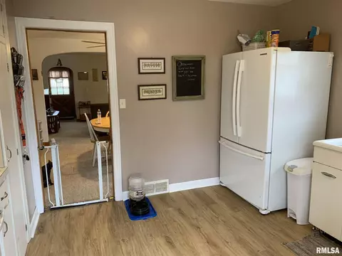 205 N 1st St, Alpha, IL 61413 photo 9