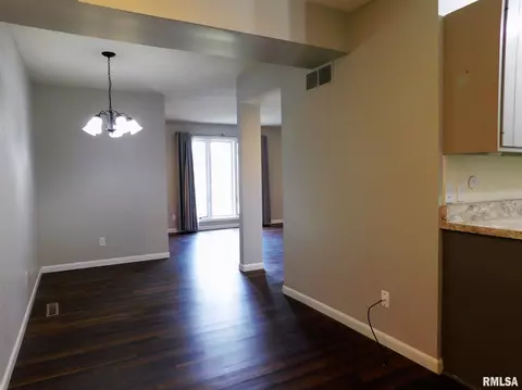 3625 34th St, Moline, IL 61265 photo 5
