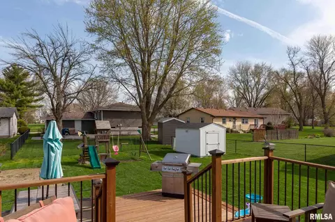 128 W Pinehurst St, Eldridge, IA 52748 photo 28