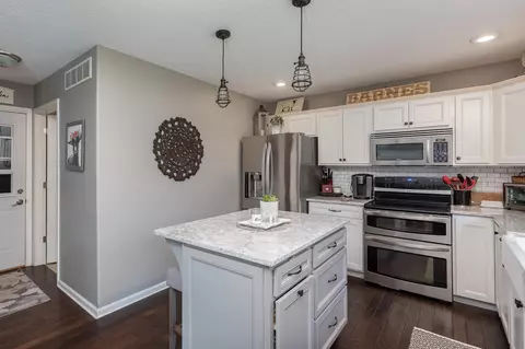 128 W Pinehurst St, Eldridge, IA 52748 photo 10