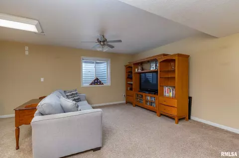 128 W Pinehurst St, Eldridge, IA 52748 photo 22