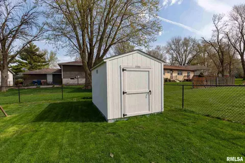 128 W Pinehurst St, Eldridge, IA 52748 photo 31