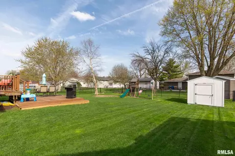 128 W Pinehurst St, Eldridge, IA 52748 photo 32