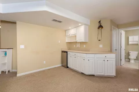 128 W Pinehurst St, Eldridge, IA 52748 photo 24