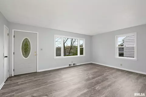 1816 11th Ave, Moline, IL 61265 photo 4