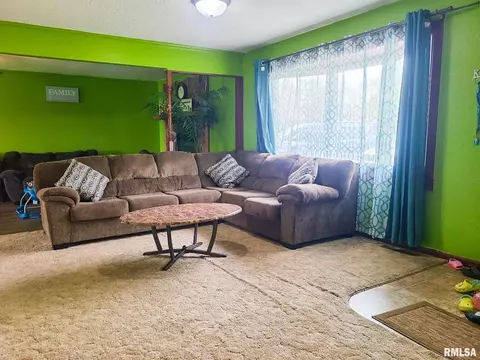3908 15th St, Moline, IL 61265 photo 3