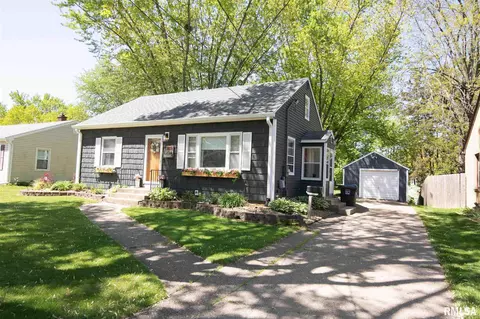 1815 36th St, Moline, IL 61265 photo 2