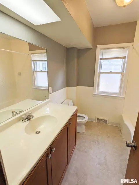 434 50th St, Moline, IL 61265 photo 10