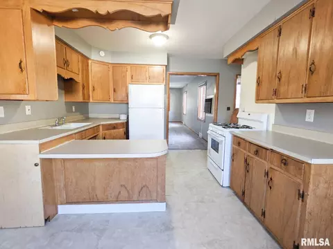 434 50th St, Moline, IL 61265 photo 8