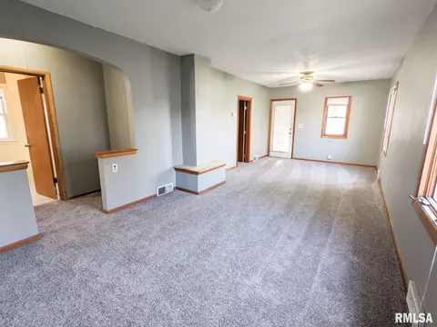 434 50th St, Moline, IL 61265 photo 5