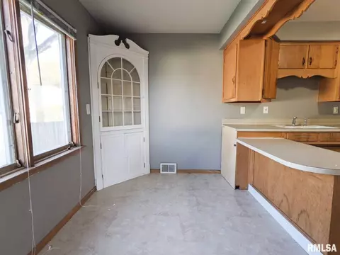 434 50th St, Moline, IL 61265 photo 7