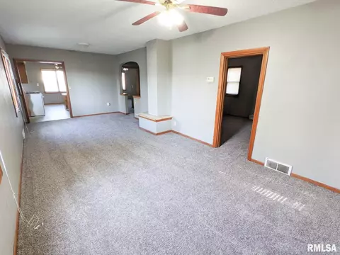 434 50th St, Moline, IL 61265 photo 4