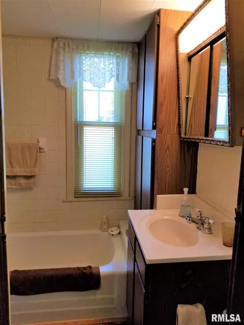 1408 29th Ave, Moline, IL 61265 photo 22