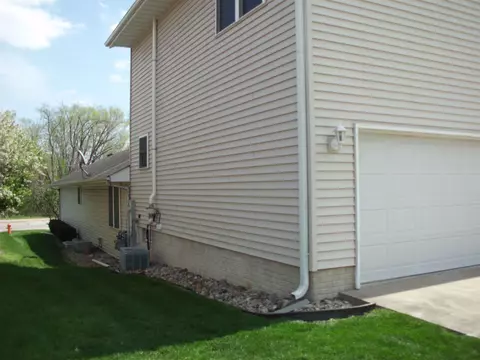 2411 34th St, Moline, IL 61265 photo 4