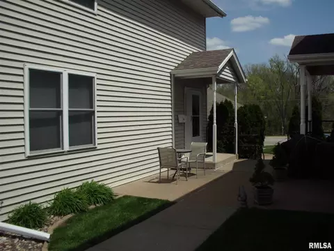 2411 34th St, Moline, IL 61265 photo 1