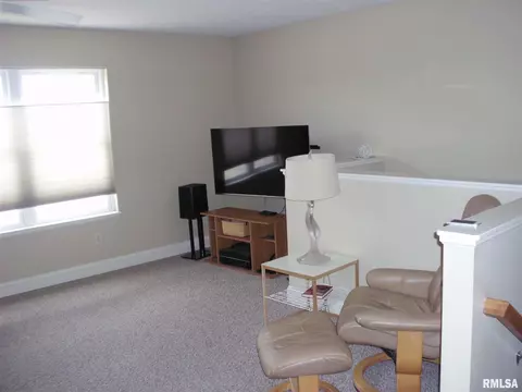 2411 34th St, Moline, IL 61265 photo 10