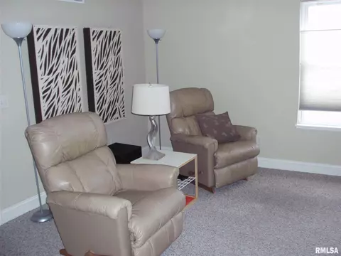 2411 34th St, Moline, IL 61265 photo 9