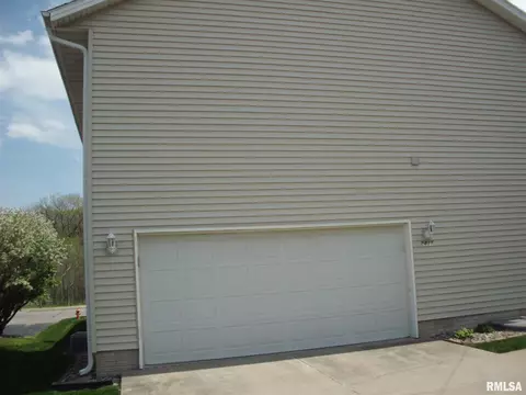 2411 34th St, Moline, IL 61265 photo 3