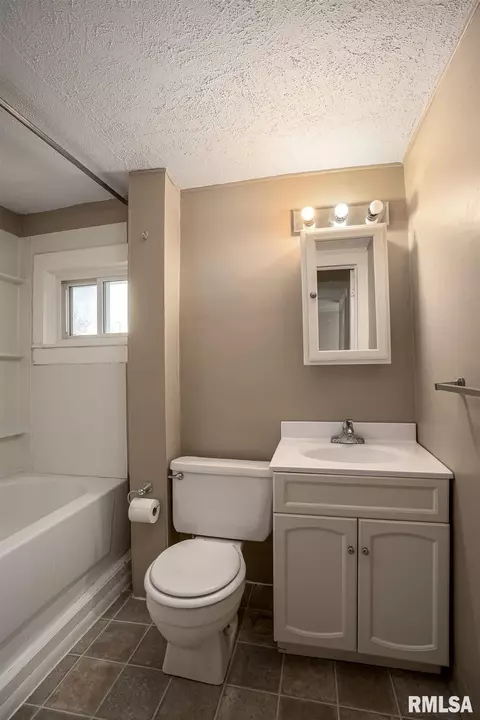 1119 17th St, Moline, IL 61265 photo 12