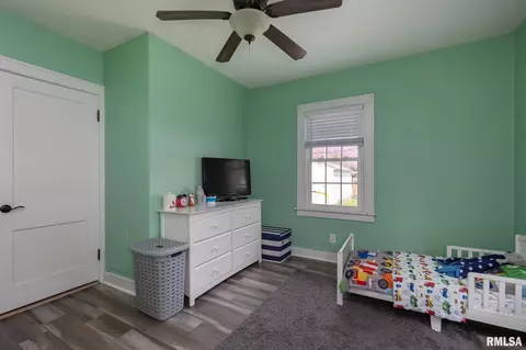 2340 28th St, Moline, IL 61265 photo 14