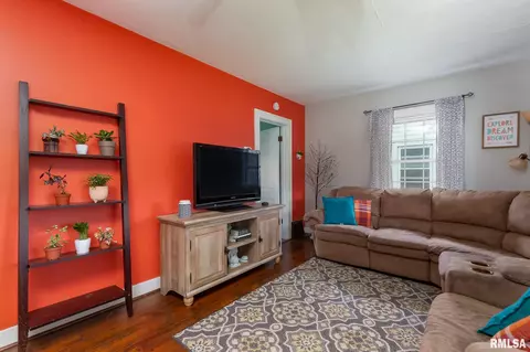 2340 28th St, Moline, IL 61265 photo 5