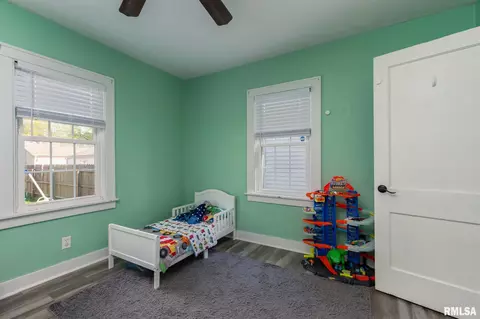 2340 28th St, Moline, IL 61265 photo 16
