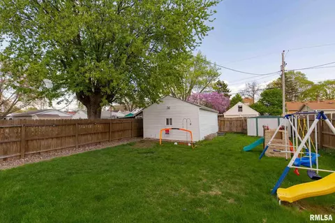 2340 28th St, Moline, IL 61265 photo 22