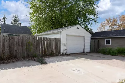 2340 28th St, Moline, IL 61265 photo 25