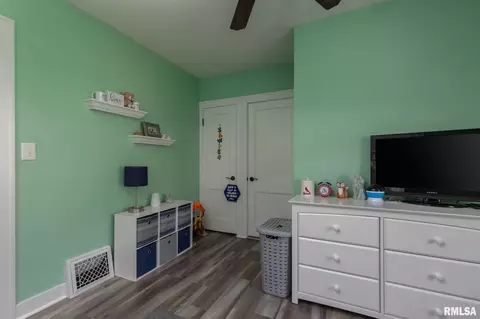 2340 28th St, Moline, IL 61265 photo 15