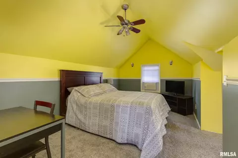 2340 28th St, Moline, IL 61265 photo 10