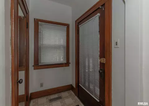 2951 12th Ave, Moline, IL 61265 photo 4
